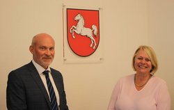 Staatssekretär Stefan von der Beck und Direktorin des Amtsgerichts Inken Tittel