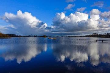 Landschaftsaufnahme Wasser und Wolken