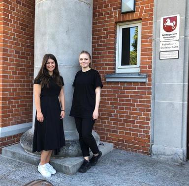 Foto der beiden Anwärterinnen aus dem Einstellungsjahr 2019